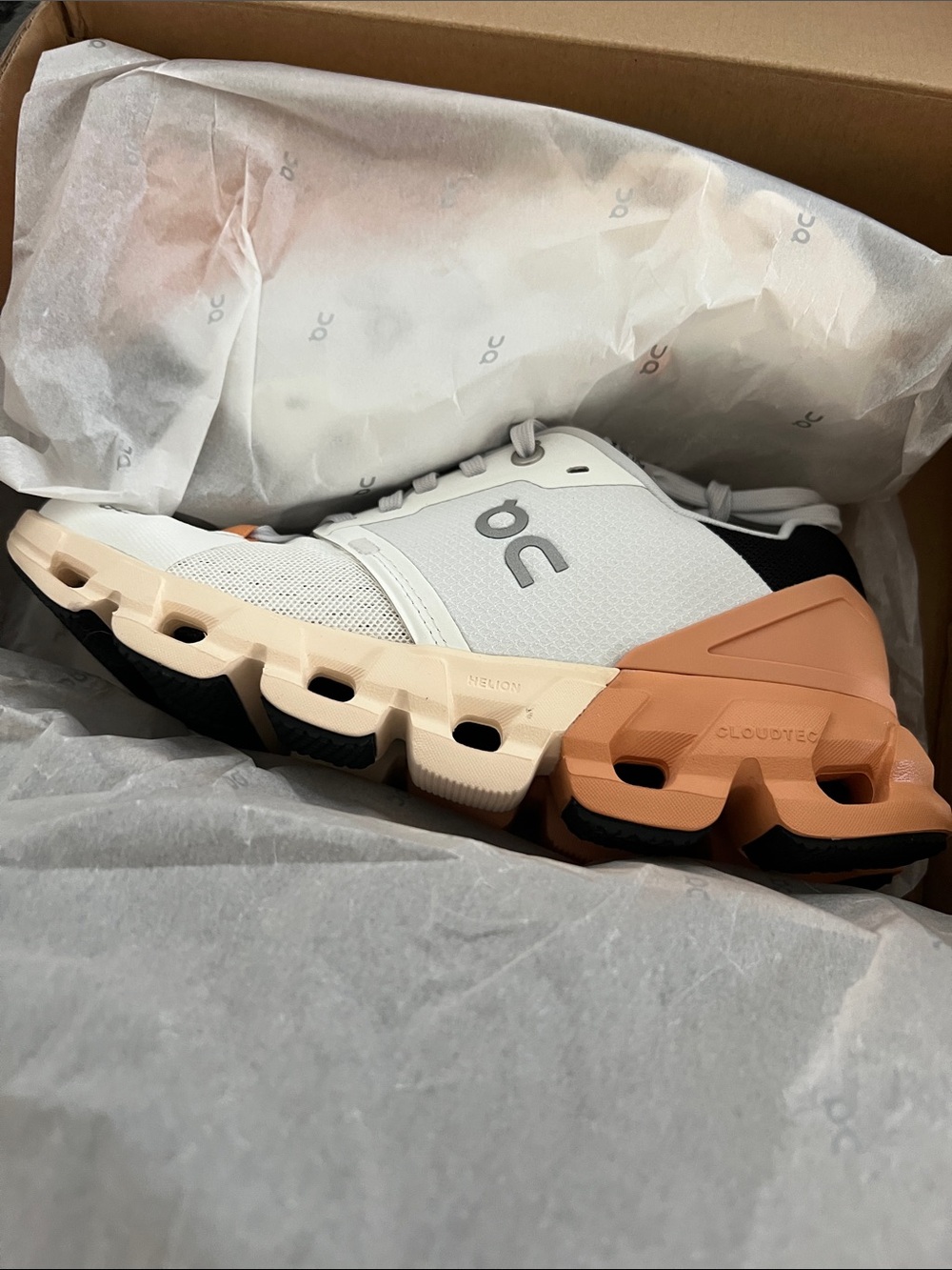On Running Cloudflyer 4 White Copper Women’s Size 7.5 NWT Stability Shoes Rare - Picture 10 of 12